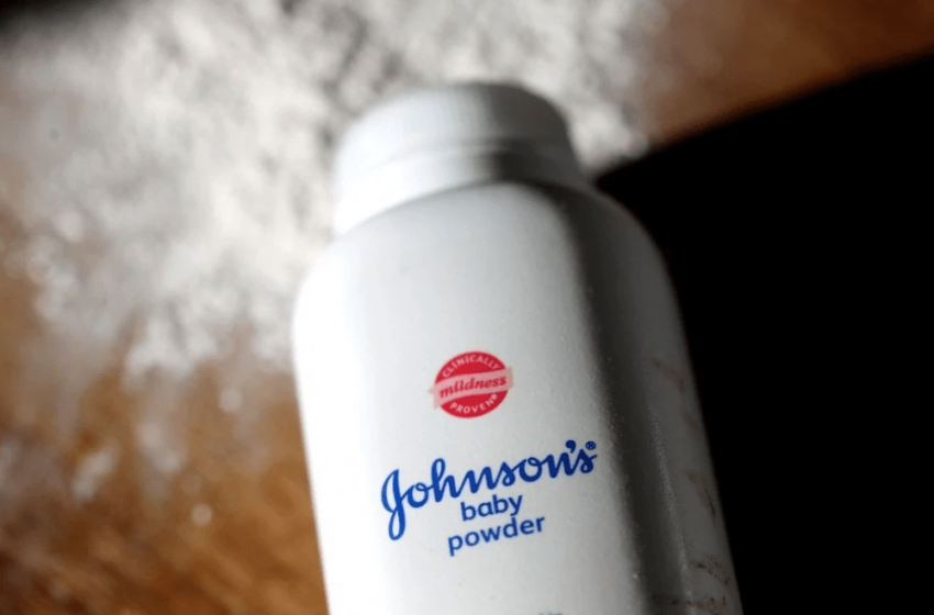  Johnson & Johnson suspende la venta de sus polvos de talco en todo el mundo