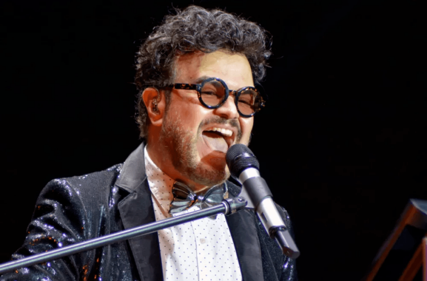  Alex Syntek propone multar lugares donde ponen reguetón